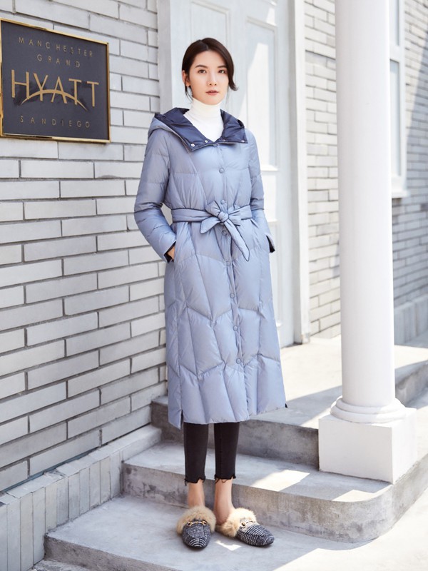 今年流行穿蓝色吗 冬日蓝色外套怎么穿好看