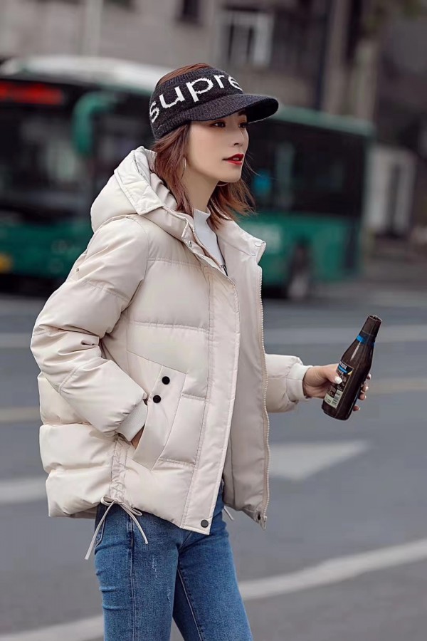 爱依莲女装店最新冬装羽绒服系列 再现换季门店销售波峰