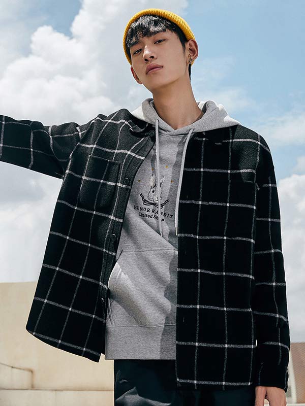 男士穿黑色呢大衣里面怎么配好看 男士呢大衣配什么裤子