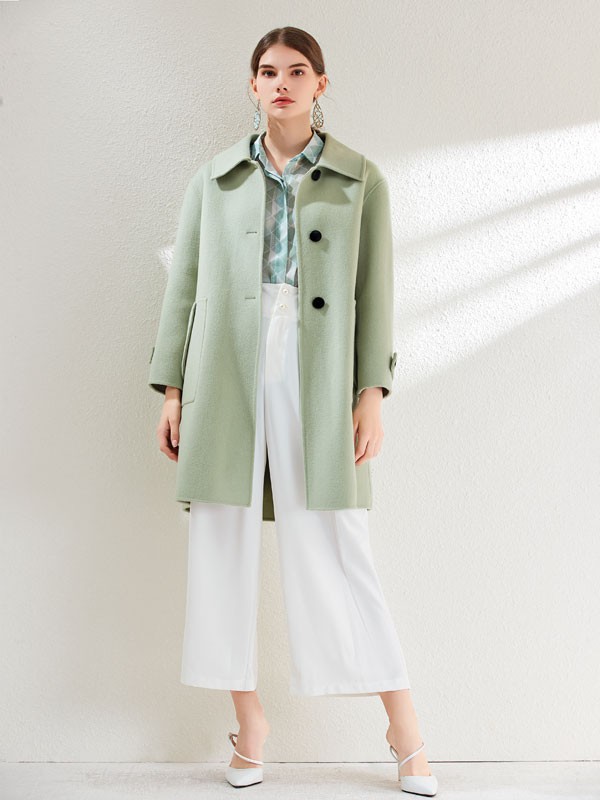 绿色大衣配什么颜色的内搭 绿色阔腿裤怎么搭配衣服