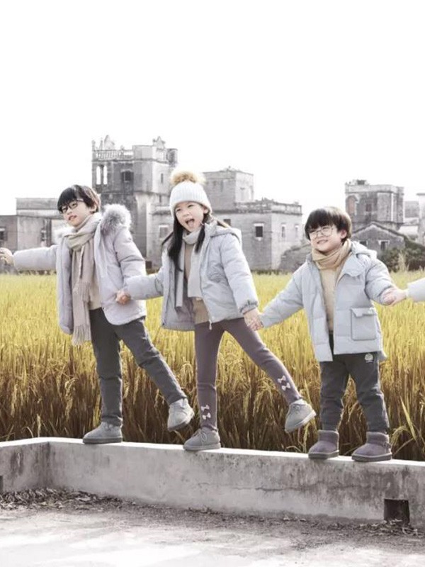 灰色羽服配什么颜色裤子 灰色冬装配什么颜色好看