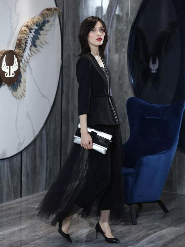 职业女性喜欢怎么穿衣 拉蒂赛时尚好看的轻熟职业装