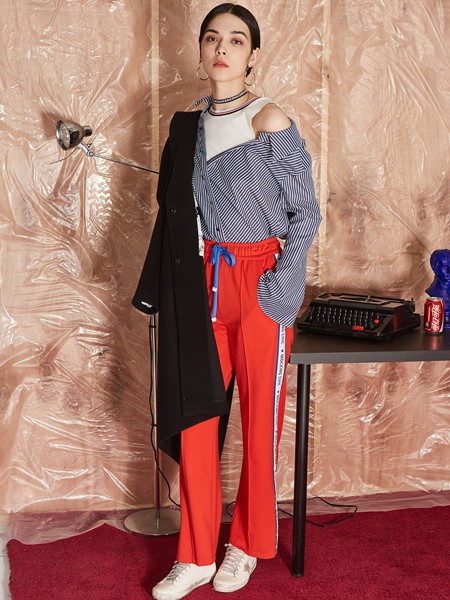 时髦外套穿搭 马克华菲女装为你解答