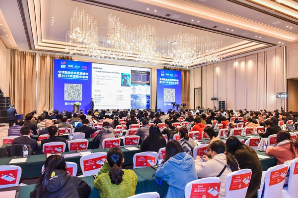 开心米奇“能量核”专利童鞋斩获2019年“标杆新产品奖“