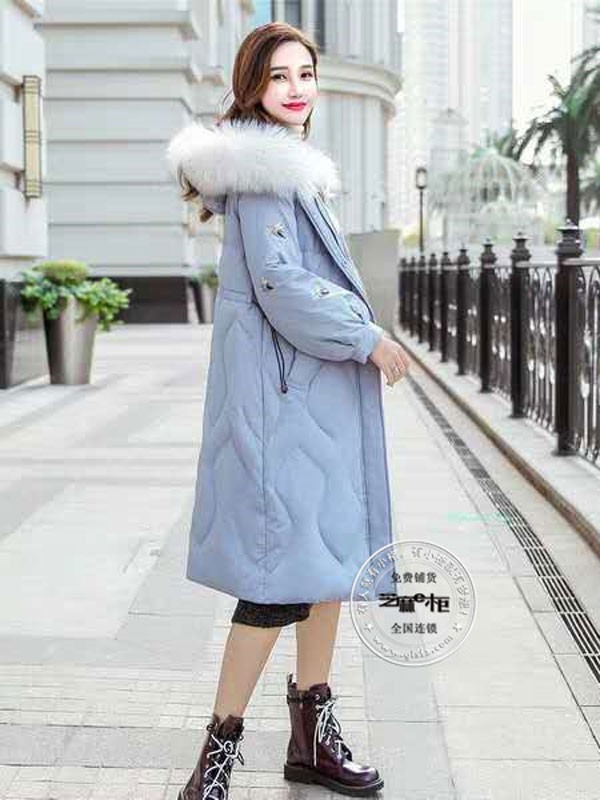 短款羽绒服配长筒靴好看吗 冬天穿什么的羽绒服好看