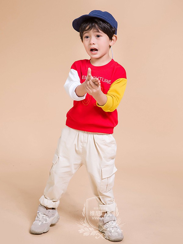 本命年给孩子红色卫衣好看吗 男童红色卫衣怎么穿