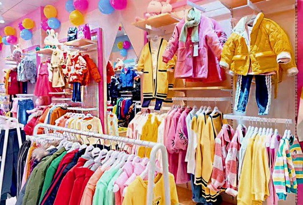 童装加盟选芭乐兔 恭喜梁女士的加盟店开业大吉