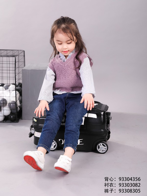 冬天女孩子时髦穿搭 猫咪儿童装为你演绎