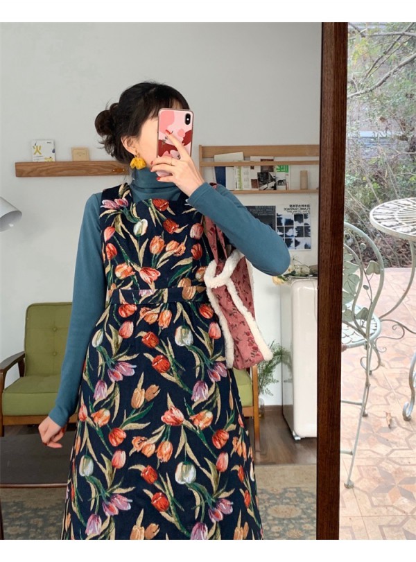 碎花裙怎么穿好看 碎花连衣裙与高领打底衫撞色