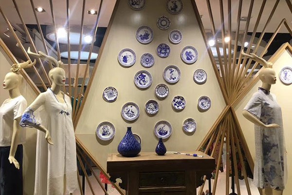 服装店如何脱颖而出 秀蓓儿女装加盟会是你的好选择