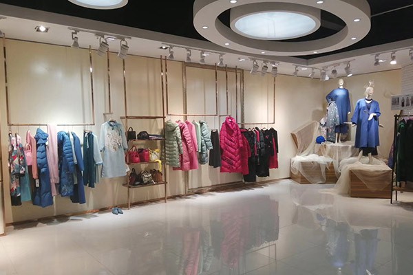 服装店如何脱颖而出 秀蓓儿女装加盟会是你的好选择