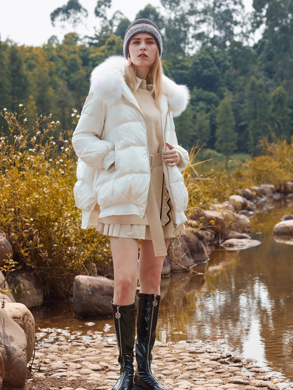 短款羽绒服如何搭配 怎么穿出高级范