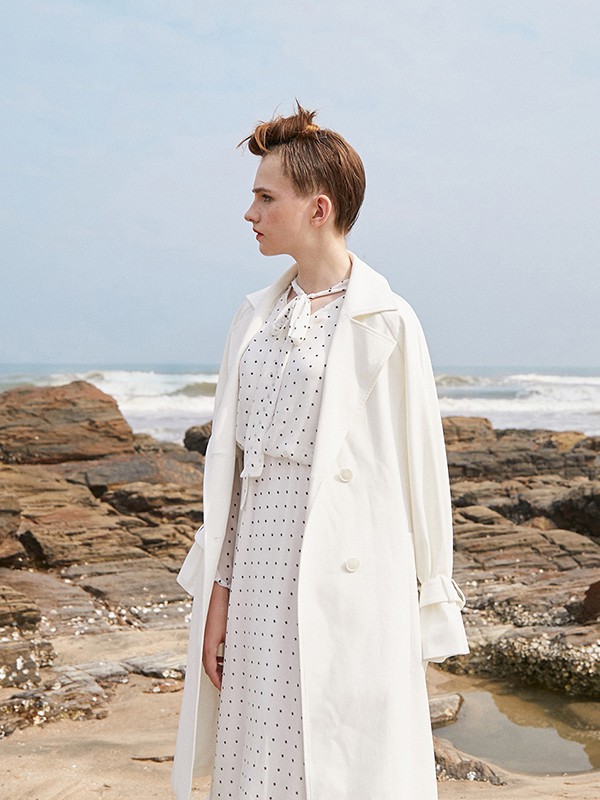 什么颜色的风衣比较好看 UZZU女装展现你的美