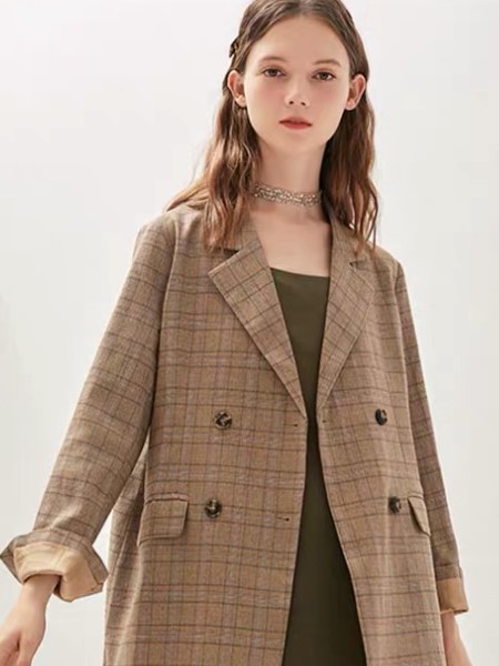 格纹外套搭配什么样的衣服比较好看 U&V为你介绍