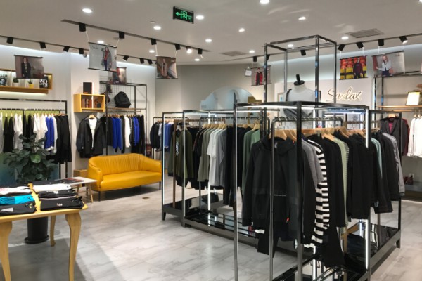 想加盟男装选什么品牌好?莎斯莱思两店齐开赢得一致认可