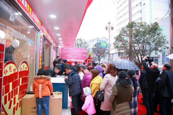 热烈祝贺湖北十堰竹山罗蒙男装盛大开业