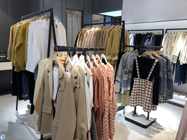 中年是否适合创业经营37°生活美学女装加盟店?