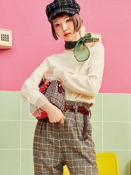 邻家女孩的衣服贵不贵 米色衣服配什么颜色好看