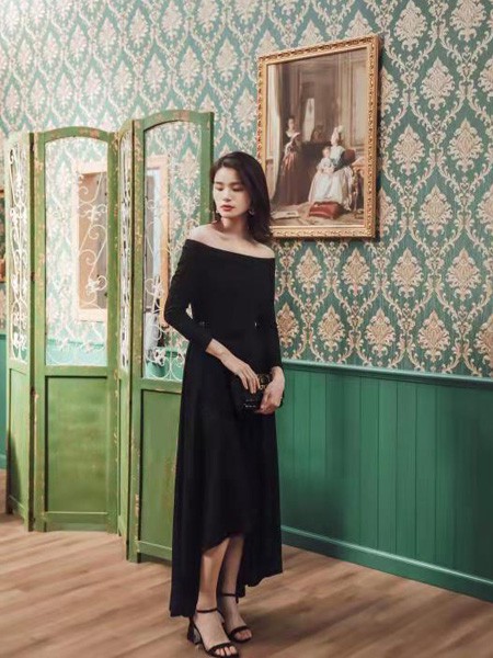复古风黑色礼服裙好看吗 卡蔓复古风黑色礼服裙