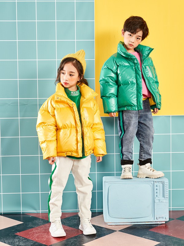 好看又潮的冬装搭配 小资范冬装亮色棉服配什么颜色