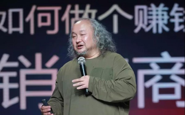 百伶百俐 【芳华十年 · 聚力前行】2020秋冬新品发布会圆满成功