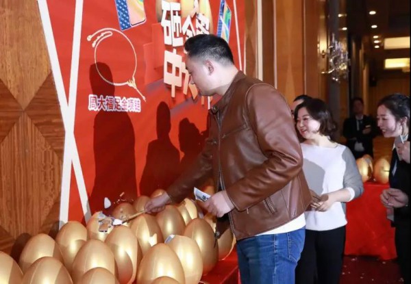 百伶百俐 【芳华十年 · 聚力前行】2020秋冬新品发布会圆满成功