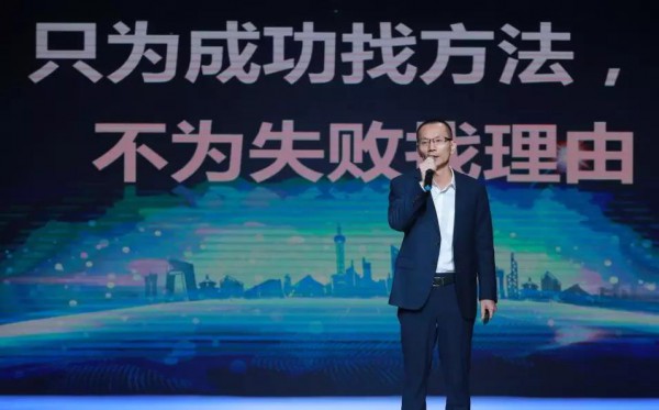 百伶百俐 【芳华十年 · 聚力前行】2020秋冬新品发布会圆满成功