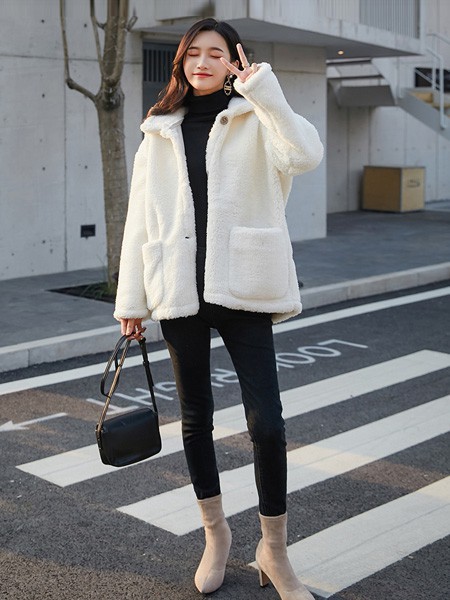 穿什么样的羊羔绒外套好看 羊羔绒外套如何内搭