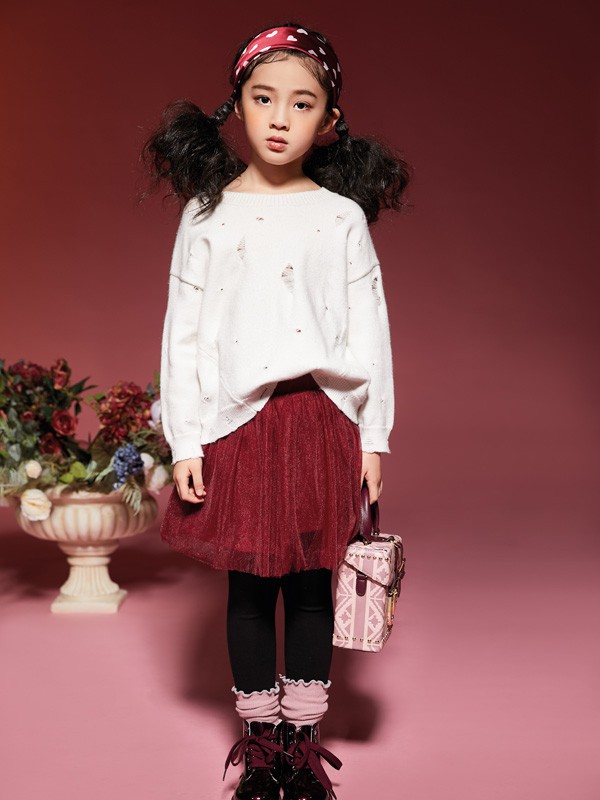 套头卫衣下身配裙子好看吗 红色卫衣配什么颜色裤子