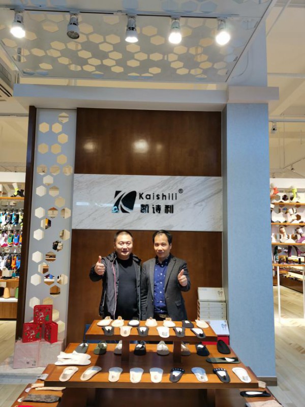 携手诸暨大唐 上海袜交会走进袜艺小镇