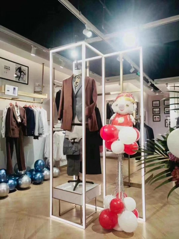 喜报喜报!恭喜埃沃定制广西桂林吾悦店隆重开业!