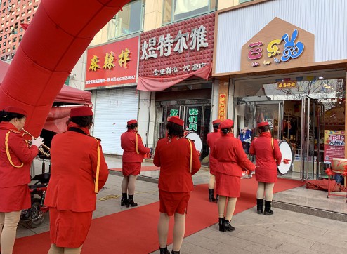 童装加盟选芭乐兔   恭喜崔美女的芭乐兔童装加盟店火爆开业