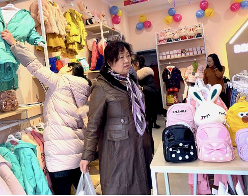 童装加盟选芭乐兔   恭喜崔美女的芭乐兔童装加盟店火爆开业