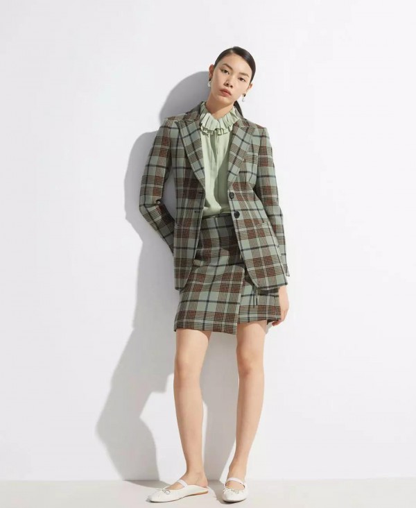 EP雅莹:衣橱必备心动色 美先一步