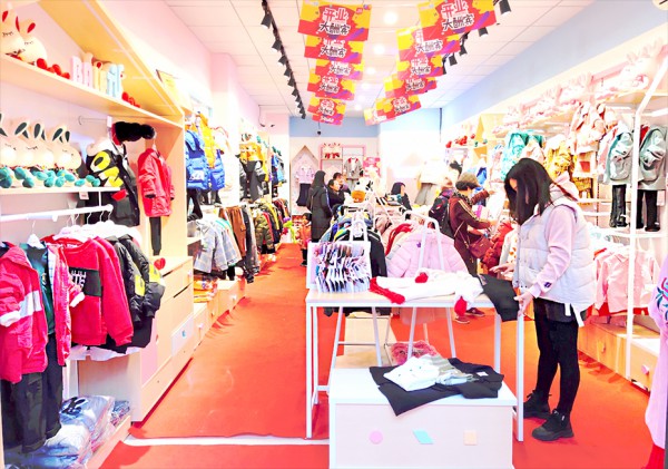 童装加盟选芭乐兔  恭喜雷女士芭乐兔加盟店开业大吉