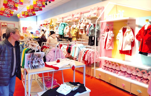 童装加盟选芭乐兔  恭喜雷女士芭乐兔加盟店开业大吉