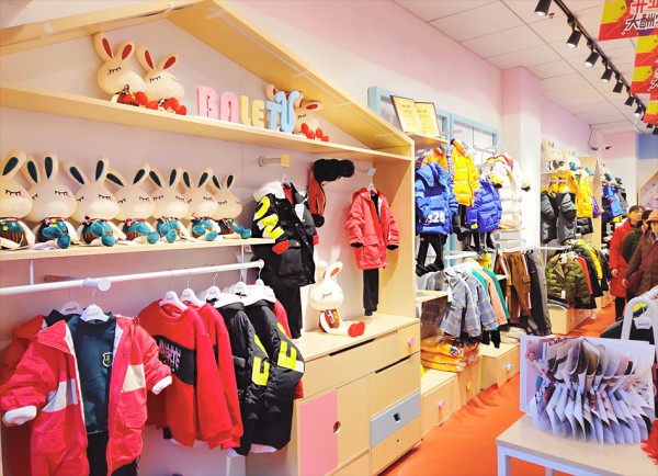 童装加盟选芭乐兔  恭喜雷女士芭乐兔加盟店开业大吉