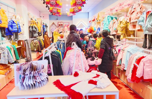 童装加盟选芭乐兔  恭喜雷女士芭乐兔加盟店开业大吉
