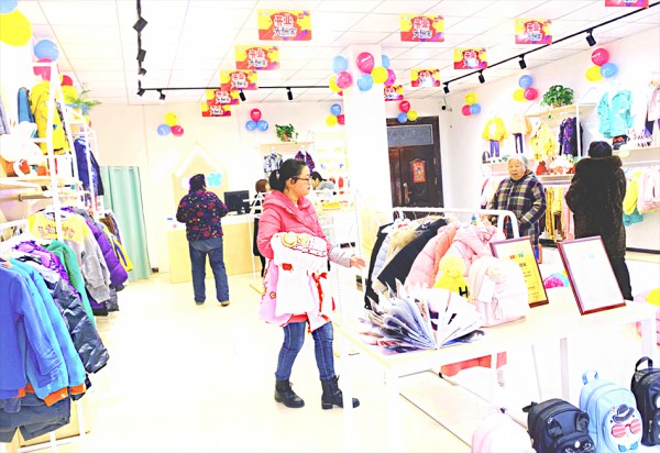 童装加盟选芭乐兔  预祝张女士的加盟店开业大吉