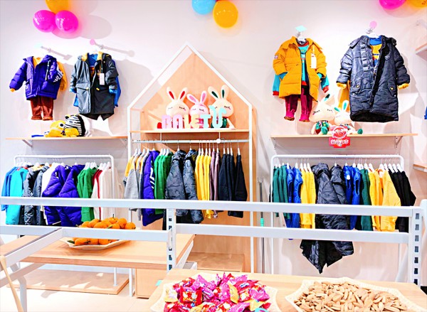 童装加盟选芭乐兔  预祝张女士的加盟店开业大吉