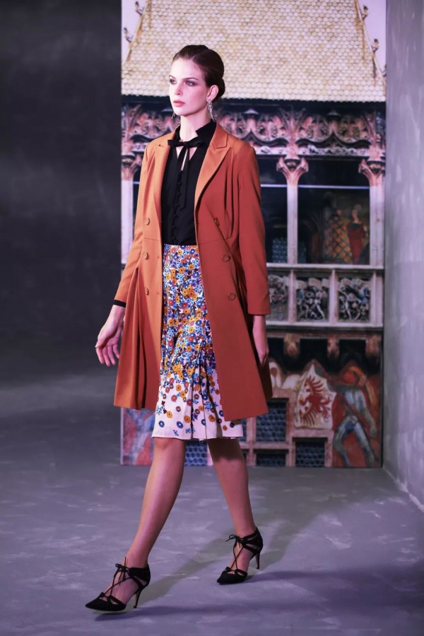 冬天连衣裙短裙怎么搭配  冬季连衣裙配什么外套