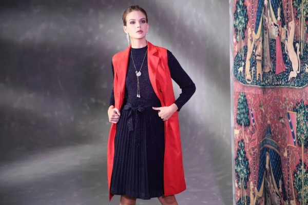 冬天连衣裙短裙怎么搭配  冬季连衣裙配什么外套