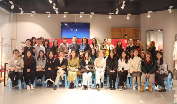 深大&迪凯 中国传统文化创新实战课程之三 —— 暨深圳大学美术与设计学院第一届“迪凯杯”中国传统文化传承与创新作品评比