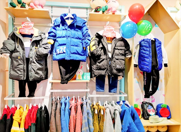 童装加盟选芭乐兔   恭喜刘女士的加盟店开业大吉