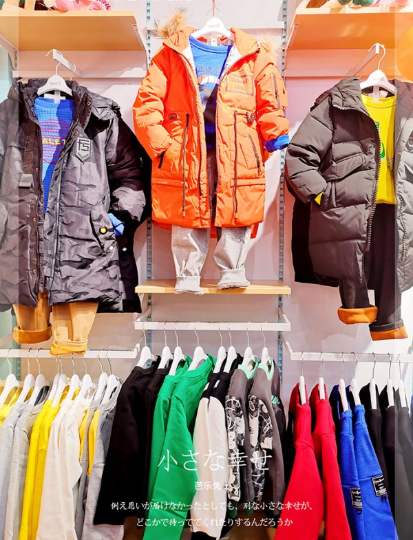 童装加盟选芭乐兔   恭喜刘女士的加盟店开业大吉