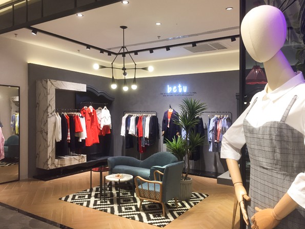 开一家女装店赚钱吗?女装店一年能赚多少钱?