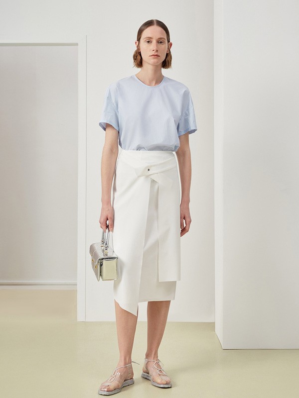 柔和的造型可以怎么搭配 Less为你提供穿搭参考