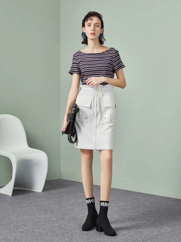 夏季裙子的搭配 这样穿让你在这个季节展现时尚魅力