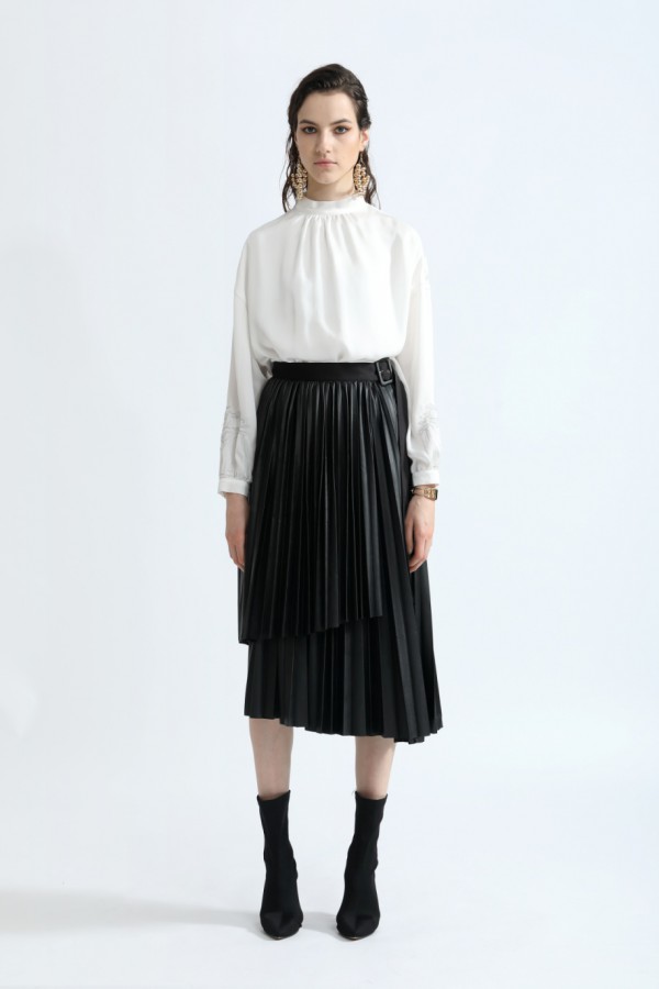 挥手告别炽热的夏 用丹比奴不规则半裙解锁有趣的秋