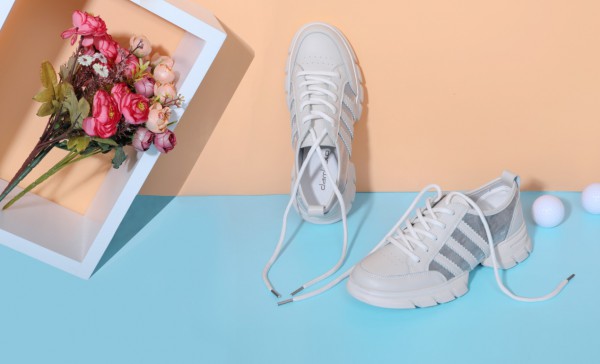 投资开店优选丹比奴快时尚鞋包集成店 整店输出投入少!